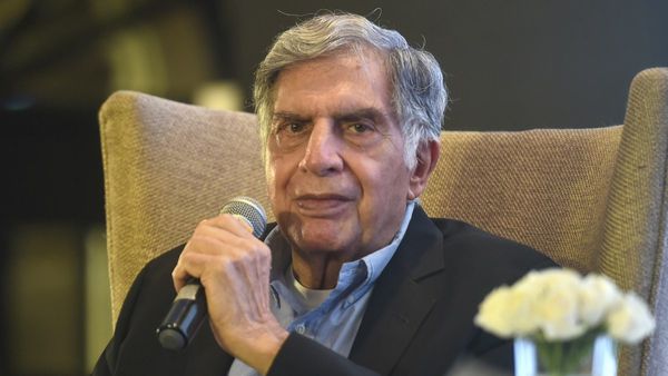 Fact Check: क्या बुर्ज खलीफा पर लगी रतन टाटा की तस्वीर? जानिए वायरल फोटो का सच