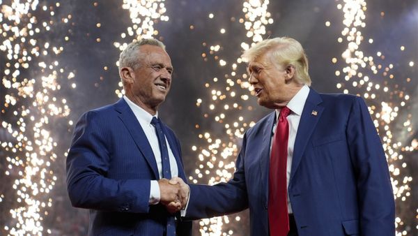 Robert F Kennedy: कौन हैं रॉबर्ट एफ कैनेडी जूनियर? अमेरिकी स्वास्थ्य सचिव के लिए बने ट्रंप की पहली पसंद