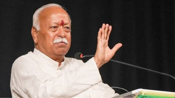 संतो के कार्य मे बाधा न आये, इसलिए द्वार पर डंडा लेकर बैठे हैं स्वंयसेवक, चित्रकूट में क्या-क्या बोले भागवत?