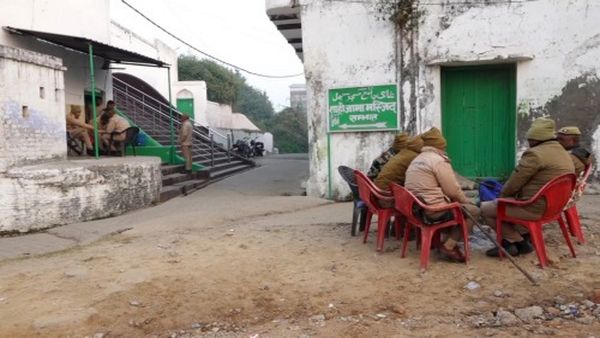 Sambhal violence: संभल हिंसा के 39 उपद्रवियों के फोटो जारी, पुलिस ने आमजन से की हमलावरों की पहचान की अपील