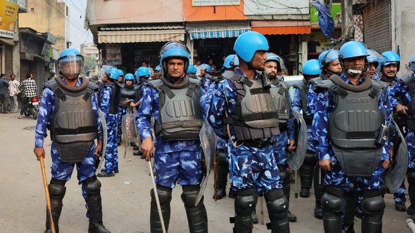 संभल में पुलिस ने नहीं तो किसने चलाई गोलियां? जिससे चार लोगों की गई जान, जांच में जुटी पुलिस