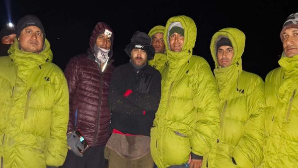 उत्तरकाशी के श्रीकंठ ट्रैक पर लापता हुआ ट्रेकर 40 घंटे बाद रेस्क्यू,पत्थर के नीचे काटी रात,सुनाई आपबीती