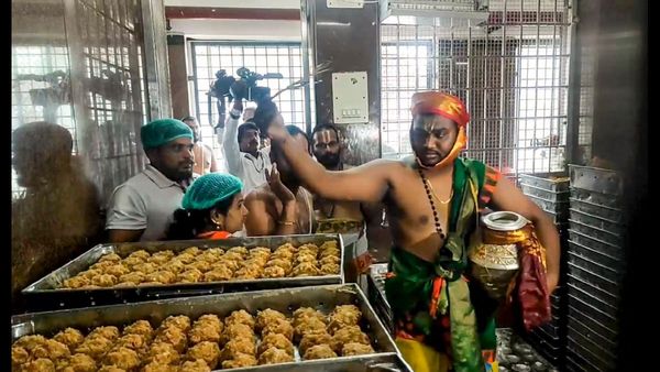 Tirupati laddu: मिलावट के आरोपों की जांच के लिए CBI ने बनाई SIT, ये अधिकारी हैं शामिल