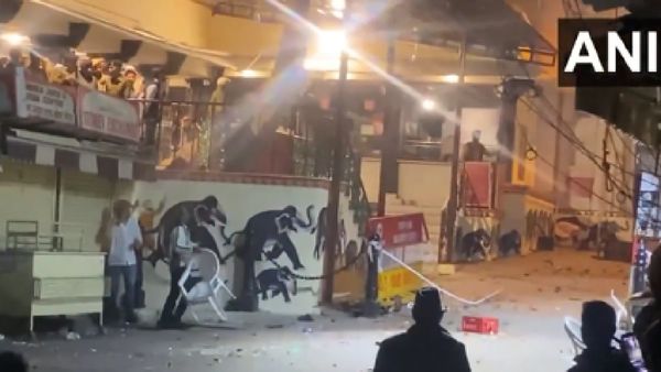 Udaipur: सिटी पैलेस में बीजेपी MLA विश्वराज सिंह की समर्थकों से झड़प, पथराव, पसरा तनाव, 7-Point में जानें वजह