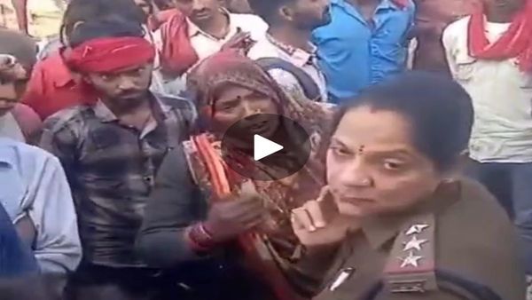 MP News: टीकमगढ़ में युवक ने महिला टीआई को मारा थप्पड़, पुलिस देरी से पहुंचने पर लोगों का बढ़ा गुस्सा