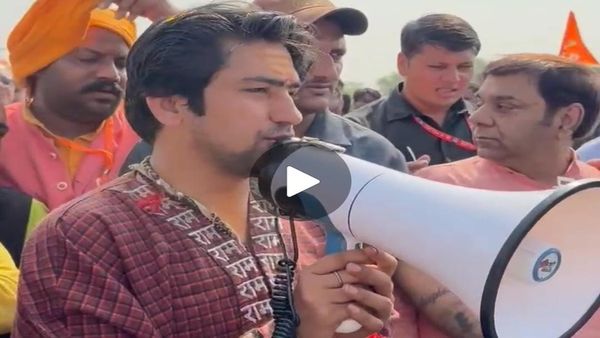 बागेश्वर महाराज पर हमले की खबर निकली गलत, यात्रा में लगी मोबाइल से चोट, जानिए क्या बोले-धीरेंद्र शास्त्री