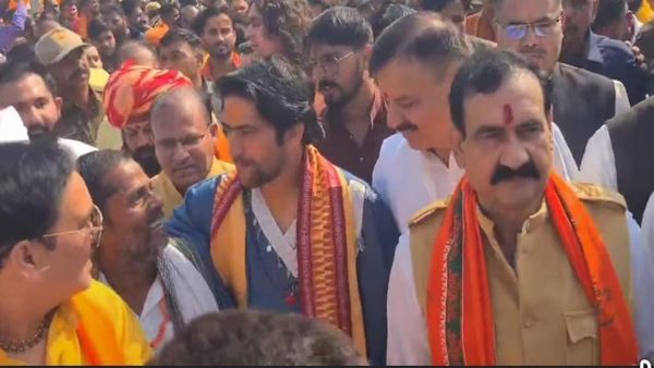 बुंदेलखंड: धीरेंद्र कृष्ण शास्त्री की हिंदू जागरूकता पदयात्रा में शामिल हुए नरोत्तम मिश्रा और राव उदय प्रताप