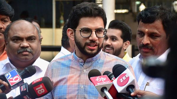 'CM फाइनल नहीं कर पाना और सरकार गठन में देरी महाराष्ट्र का 'अपमान' है', आदित्य ठाकरे का तंज