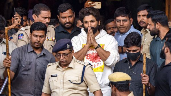 Allu Arjun bail: थिएटर भगदड़ केस में बढ़ी अल्लू अर्जुन की मुसीबत, जमानत पर फैसला 3 जनवरी तक टला