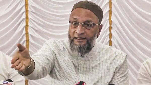 'सरकार स्कूल-अस्पताल नहीं खुलवाती', Sambhal में मस्जिद के सामने खुली पुलिस चौकी तो भड़के ओवैसी