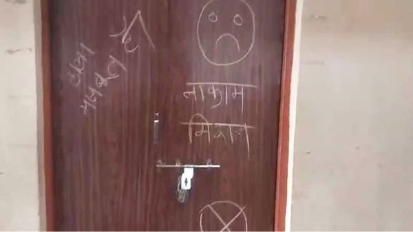 'मिशन फेल, ताला मजबूत है', एमपी में सरकारी स्कूल के दरवाजे पर दिलचस्प नोट लिखकर वापस लौटे चोर