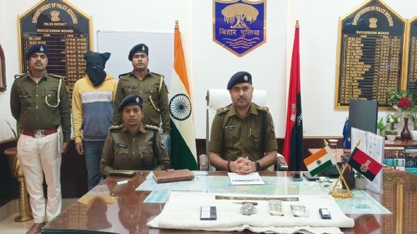 Begusarai News: पेट्रोल पंप मैनेजर पर हमला और लूट मामला, पुलिस ने सुलझाई गुत्थी, एसपी मनीष ने किया खुलासा