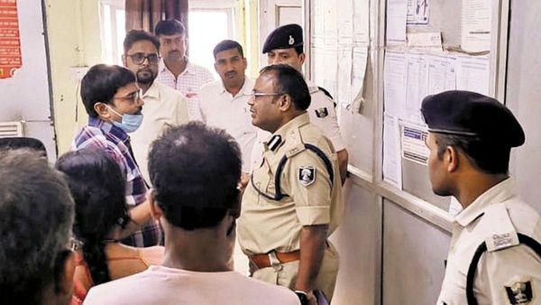 Bihar: दूल्हे पक्ष के 40 लोग शराब के नशे में थे धुत, करने वाले थे 'नागिन' डांस, पुलिस ने किया गिरफ्तार