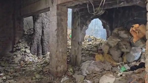 Bulandshahr: कूड़े के ढेर में मिला 38 साल पुराना मंदिर, खुर्जा के SDM ने बताई पूरे मामले की सच्चाई