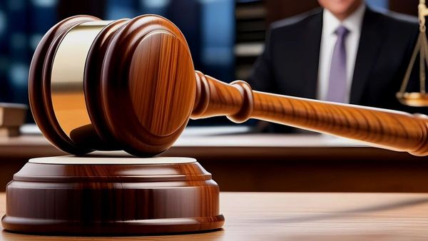 भरतपुर के शिक्षक महेश चंद शर्मा ने अकेले हिला दिया पूरा सिस्‍टम, जिला कलेक्टर की गाड़ी तक होगी कुर्क