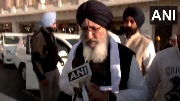 सुखबीर सिंह बादल पर हुए हमले पर बोले दलजीत सिंह चीमा, कहा- 'जो सेवा कर रहे, उन्हें अपना काम करने दें'