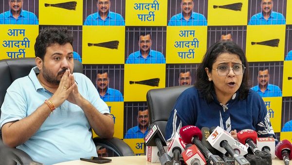 'BJP सत्ता में आई तो फ्री बिजली-पानी और मुफ्त बस टिकट, सब बंद कर देगी', दिल्ली चुनाव से पहले AAP का दावा