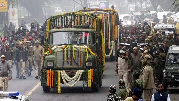 अंतिम सफर पर मनमोहन सिंह: दिल्ली पुलिस ने जारी की ट्रैफिक एडवाइजरी, घर से निकलने से पहले देखें अलर्ट