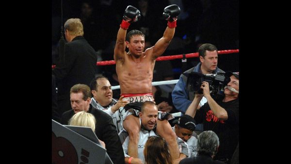 मुक्केबाजी जगत ने इजराइल वाज़क्वेज़ के निधन पर शोक जताया, 46 वर्ष की आयु में उनका निधन