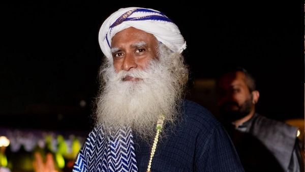 संसद में चल रहे अडानी मुद्दे पर आई सद्गुरु की प्रतिक्रिया, कहा- ' भारत के धन सृजनर्ता' राजनीतिक का विषय नहीं