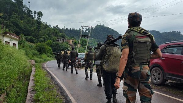 जम्मू कश्मीर में आपस में ही भिड़े पुलिसवाले, दो की मौत