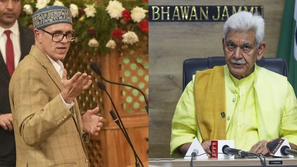 क्या जम्मू-कश्मीर में भी बनेंगे दिल्ली वाले हालात, उमर अब्दुल्ला सरकार और LG में किन मुद्दों पर हो रहा विवाद?