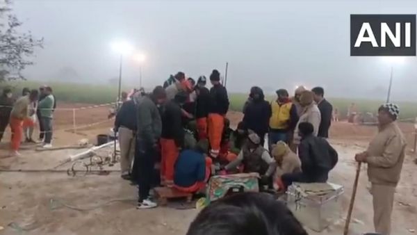 Rajasthan: कोटपुतली में बोरवेल में गिरी साढ़े तीन साल की चेतना, 72 घंटे बाद भी बचाव अभियान में सफलता नहीं
