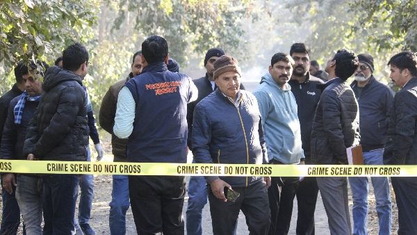 Lucknow Encounter: बैंक डकैतों से लखनऊ पुलिस की मुठभेड़, एक के पैर में लगी गोली, 3 गिरफ्तार