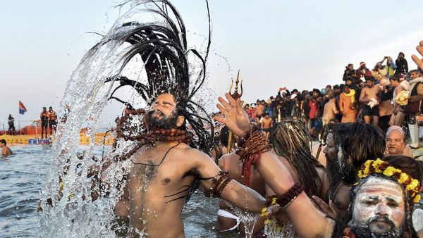 Mahakumbh 2025: महाकुंभ में प्रदूषित गंगा जल! तीर्थयात्रियों के लिए न बन जाए मुसीबत का सबब