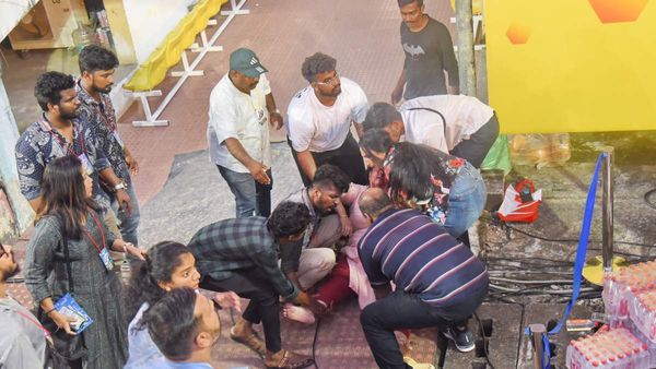 MLA Uma Thomas: कोच्चि के स्टेडियम में 15 फीट नीचे गिरी कांग्रेस विधायक उमा थॉमस, गंभीर हालत में ICU में भर्ती