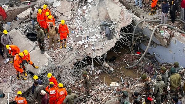 Mohali: पंजाब के मोहाली में ढह गई बहुमंजिला इमारत, दूसरे दिन भी राहत कार्य जारी, ओनर्स के खिलाफ FIR