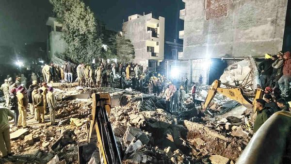 Mohali Building Collapse: मलबे में 15 लोगों के फंसे होने की आशंका, एक लड़की की मौत, रेस्क्यू में सेना जुटी