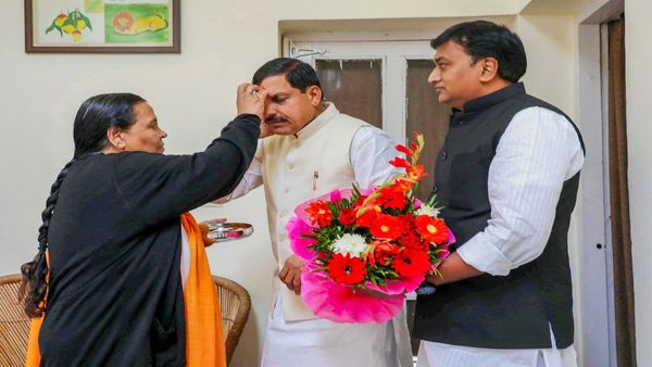 पूर्व मुख्यमंत्री उमा भारती से सीएम मोहन यादव ने की मुलाकात,कहा केन बेतवा लिंक परियोजना मध्य प्रदेश की अर्थ