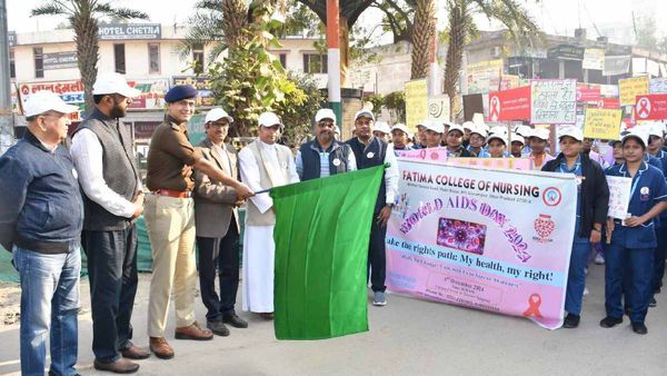 World AIDS Day: विश्व एड्स दिवस पर गोरखपुर में निकाली गई जागरूकता रैली, मेयर ने की यह अपील