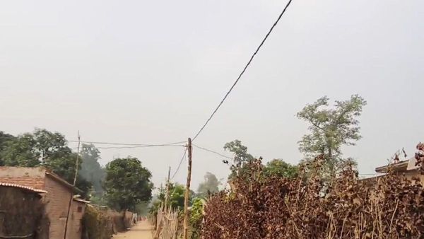 UP News: यूपी के इस गांव में 77 साल बाद पहुंची बिजली, योगी सरकार ने किया यह खास काम