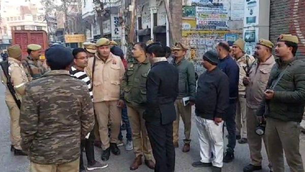 Sambhal News: संभल में मस्जिदों व घरों में हो रही थी बिजली चोरी, प्रशासन ने लिया यह एक्शन