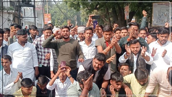 यूपी कॉलेज में मजार के पास छात्रों ने पढ़ी हनुमान चालीसा, पूरा परिसर छावनी में तब्दील, जानें वजह