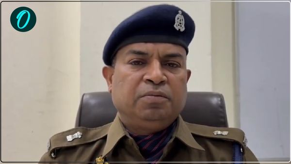 ट्रेन में वॉशरूम जाने के बहाने बदमाश फरार, गुजरात से पकड़कर पुलिस ला रही थी आजमगढ़ 