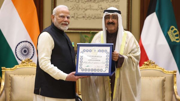 PM Modi Kuwait visit: पीएम मोदी को मिला कुवैत का सर्वोच्च सम्मान, 'द ऑर्डर ऑफ मुबारक अल कबीर' से सम्मानित