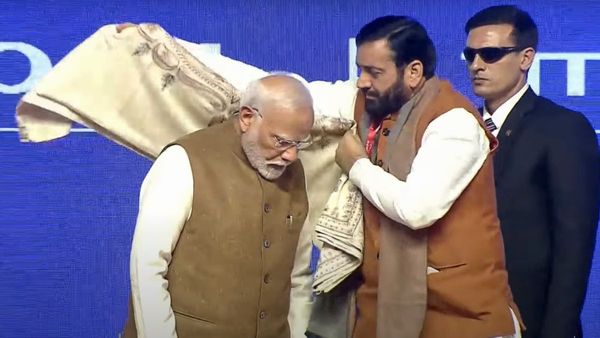 पीएम मोदी ने हरियाणा से पूरे देश को दी LIC बीमा सखी योजना की सौगात, जानिए बहू-बेटी को मिलेंगे क्या लाभ