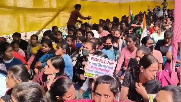 Bihar News: NCL, EWS प्रमाण पत्र के मुद्दे पर विरोध प्रदर्शन क्यों, जानिए क्या है एक्सपर्ट की राय