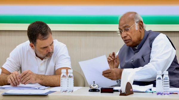 Delhi Chunav 2025: दिल्‍ली में कांग्रेस को टेंशन पर टेंशन, अलका लांबा के बाद मनीष चत‍रथ का चुनाव लड़ने से मना