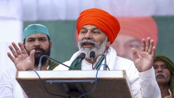 किसानों के प्रदर्शन में जा रहे BKU नेता राकेश टिकैत को पुलिस ने हिरासत में लिया, अलीगढ़ से ले गई टप्पल थाने