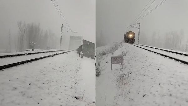 Snowfall: बर्फ से ढके रेलवे ट्रैक पर कैसे दौड़ रही ट्रेन? Video में देखिए खूबसूरत नजारा