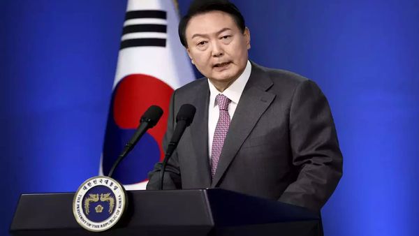 South Korea: दक्षिण कोरिया में लागू हुआ मार्शल लॉ, राष्ट्रपति यून सुक-योल बोले- 'देश विरोधी ताकतें होंगी खत्म'