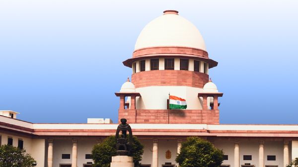 'डकैत को मारने वाले पुलिसकर्मी को ₹5 लाख का सम्मान दें', SC का UP सरकार को आदेश