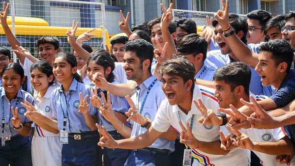 UPSSSC Vacancy: 12वीं पास के लिए नौकरी ही नौकरी, UPSSSC ने निकाली बंपर भर्ती, ऐसे करें अप्लाई