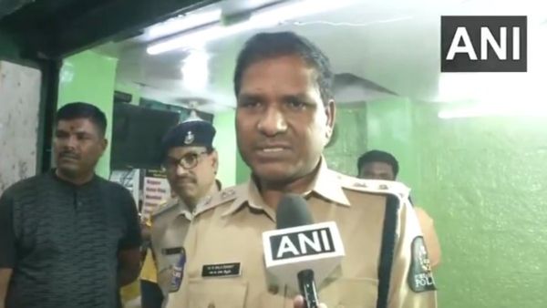 Bidar ATM Cash Robbers: बीदर के ATM कैश लुटेरों ने हैदराबाद पुलिस पर की फायरिंग, 93 लाख लूटकर है फरार