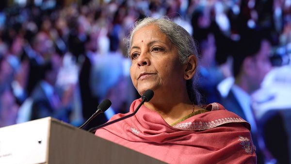 Budget 2025: मिडिल क्लास टैक्स को लेकर चाहती है ये 5 बड़े बदलाव, क्या निर्मला सीतारमण उम्मीदों को करेंगी पूरा?