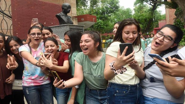 CBSE Single Girl Child Scholarship के लिए बढ़ी आवेदन की तिथि, अब 8 फरवरी तक करें रजिस्ट्रेशन, पढ़िए पूरी डिटेल